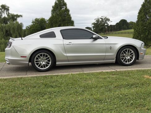 Used 2013 Ford Mustang Premium RWD image 11