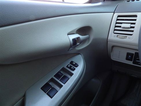 Used 2010 Toyota Corolla LE image 18