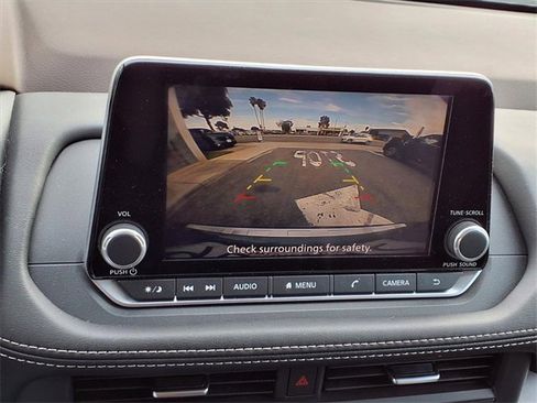 Used 2023 Nissan Rogue SV image 6