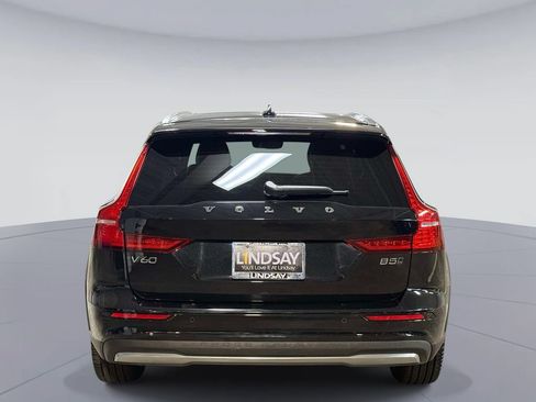 Used 2025 Volvo V60 B5 Cross Country Plus AWD/4WD image 11