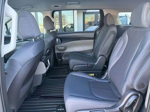 New 2026 Kia Carnival LX image 19