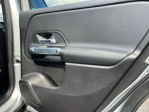 Used 2020 Mercedes-Benz GLB 250 4MATIC w/ Premium Package image 21