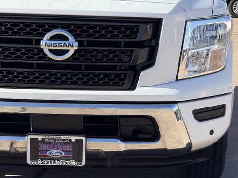 Used 2021 Nissan Titan SV w/ SV Convenience Package image 9