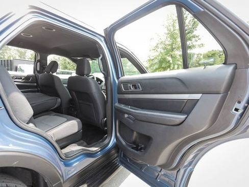Used 2019 Ford Explorer XLT w/ Equipment Group 201A FWD image 26