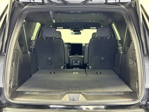 Used 2025 GMC Yukon XL Denali AWD/4WD image 15