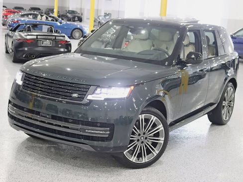 Used 2025 Land Rover Range Rover SE AWD/4WD image 6