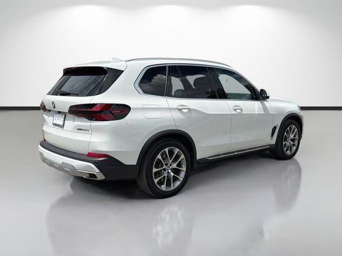 Used 2024 BMW X5 xDrive50e AWD/4WD image 3