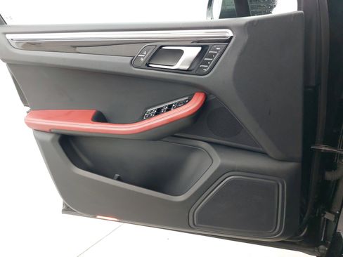 Used 2024 Porsche Macan image 29