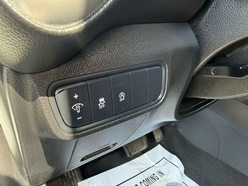 Used 2023 Kia Soul LX w/ LX Technology Package FWD image 19