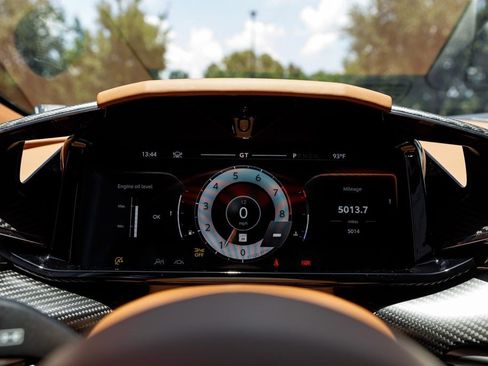Used 2025 Aston Martin Vanquish RWD image 29