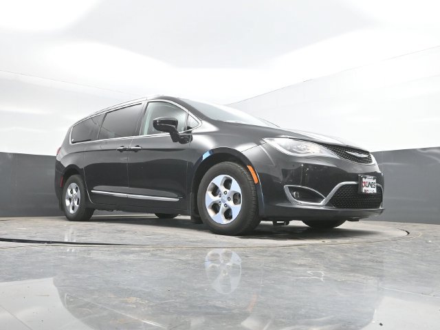 Used 2017 Chrysler Pacifica Touring-L Plus FWD image 47