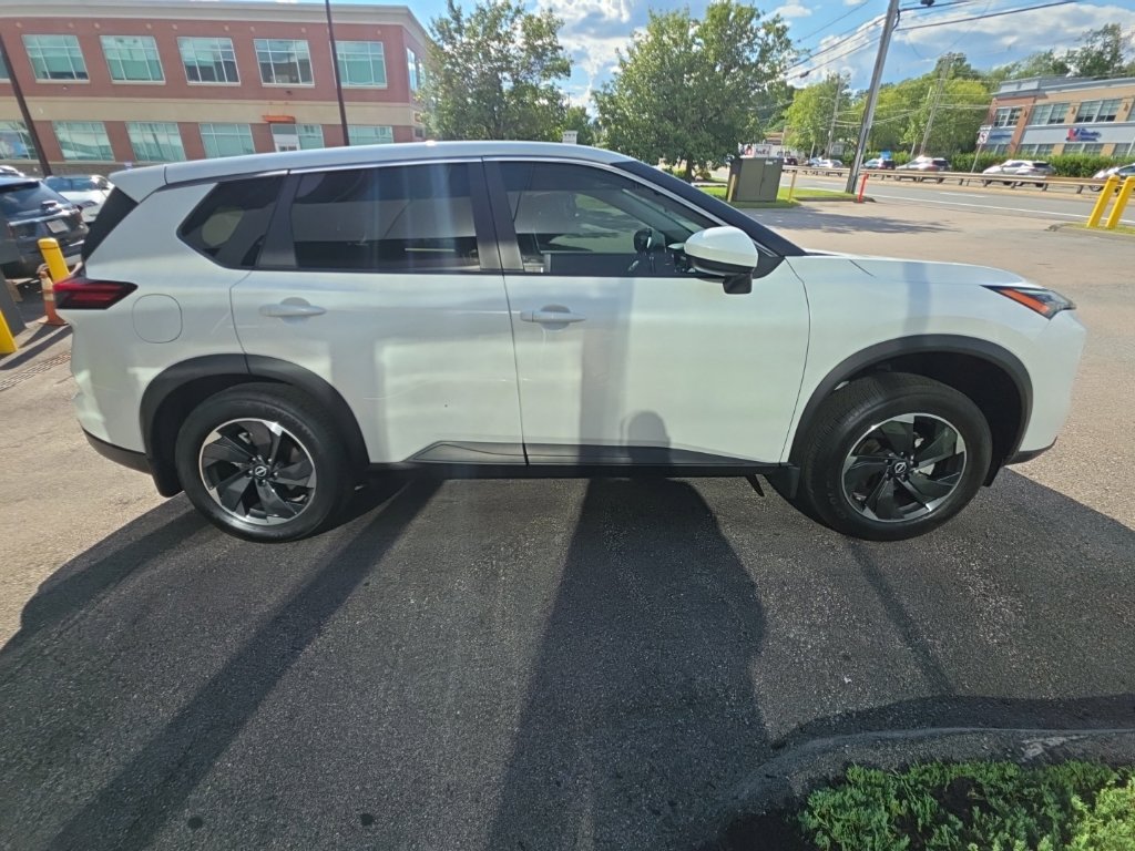 Certified 2026 Nissan Rogue SV AWD/4WD image 7