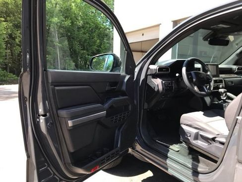 Used 2025 Toyota Tacoma SR5 AWD/4WD image 8