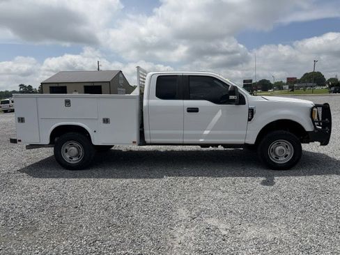 Used 2017 Ford F250 XL w/ Power Equipment Group AWD/4WD image 6