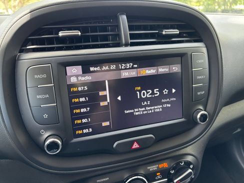 Used 2025 Kia Soul LX w/ LX Technology Package FWD image 19