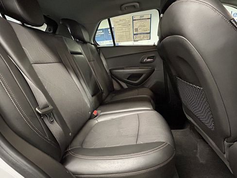 Used 2019 Chevrolet Trax LT w/ LT Convenience Package image 17