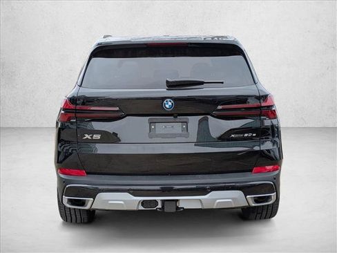 Used 2026 BMW X5 xDrive50e image 8