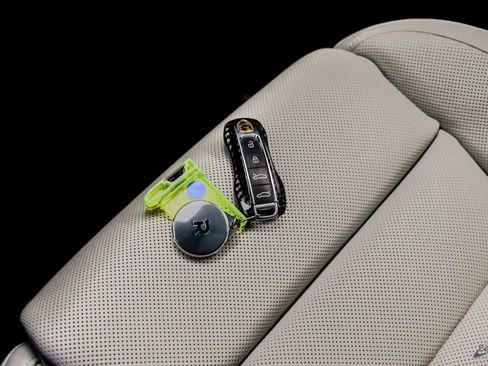 Used 2020 Porsche Taycan Turbo image 92