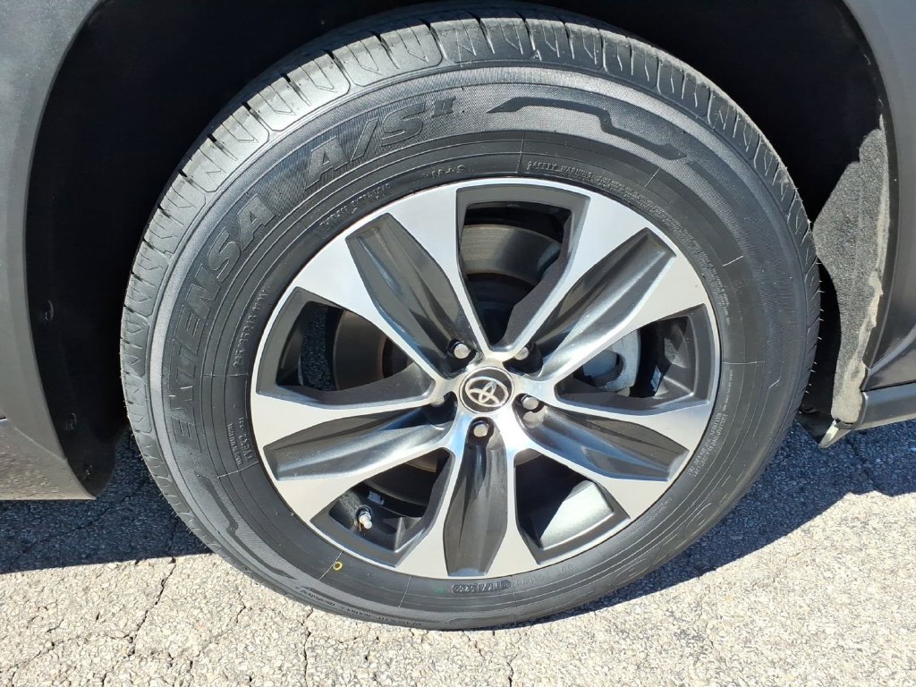 Used 2020 Toyota Highlander XLE FWD image 9
