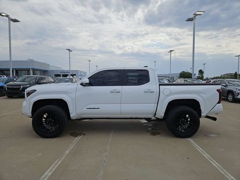 Used 2024 Toyota Tacoma SR5 AWD/4WD image 4