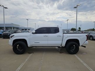 Used 2024 Toyota Tacoma SR5 AWD/4WD video 4