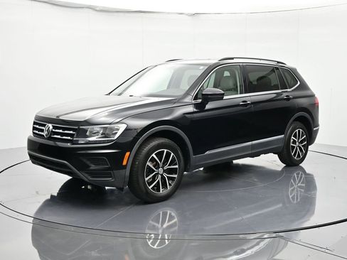 Used 2021 Volkswagen Tiguan SE image 1