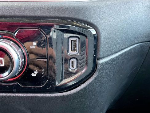 Used 2025 GMC Sierra 1500 SLT RWD image 30