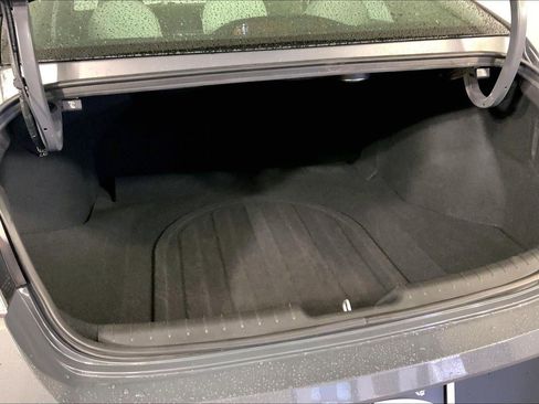 Used 2025 Hyundai Elantra Limited image 4