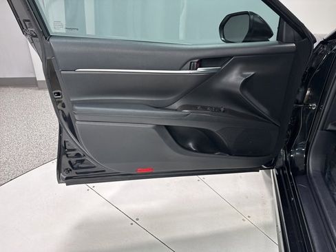 Used 2023 Toyota Camry SE image 6