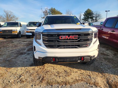 Used 2024 GMC Sierra 1500 AT4 w/ Technology Package image 5