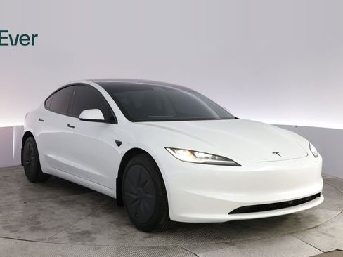 Used 2026 Tesla Model 3 RWD image 13
