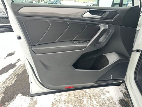 Used 2024 Volkswagen Tiguan SE image 5