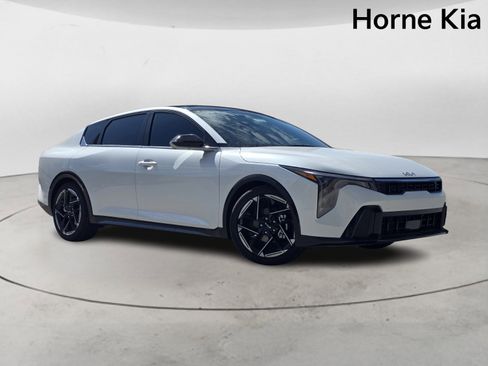 New 2025 Kia K4 GT-Line image 2