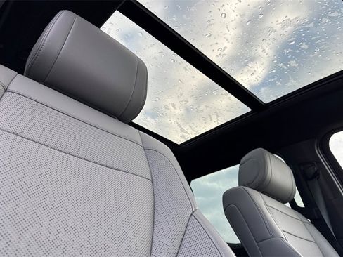 Used 2025 Toyota Tundra Limited image 19