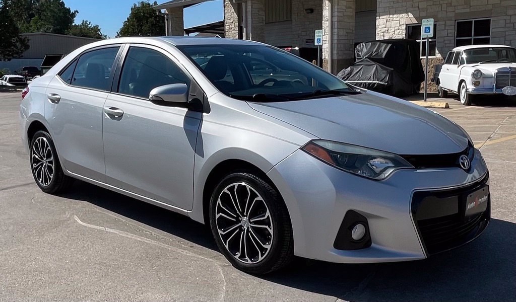 Used 2016 Toyota Corolla S w/ Driver Convenience Package FWD image 2
