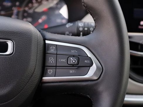 Used 2025 Jeep Compass Limited AWD/4WD image 12