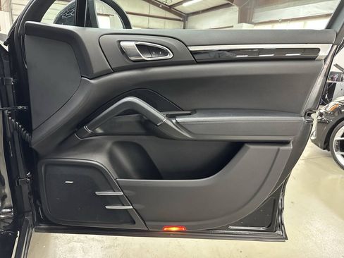 Used 2014 Porsche Cayenne Diesel AWD/4WD image 16