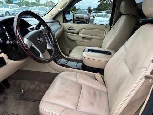 Used 2012 Cadillac Escalade Luxury AWD/4WD image 7