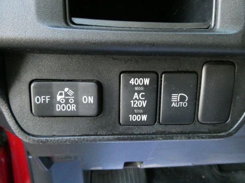 Used 2018 Toyota Tacoma TRD Sport image 23