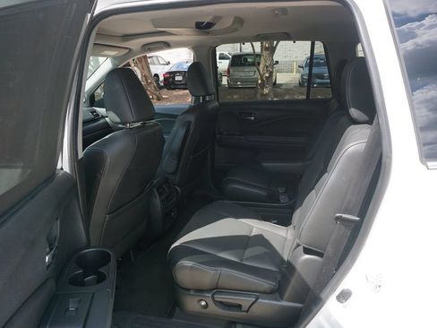 Used 2022 Honda Pilot Touring image 16