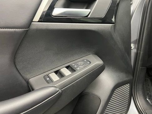 Used 2024 Mitsubishi Outlander SE image 25