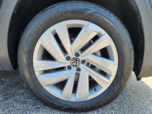 Used 2022 Volkswagen Atlas Cross Sport SE image 19