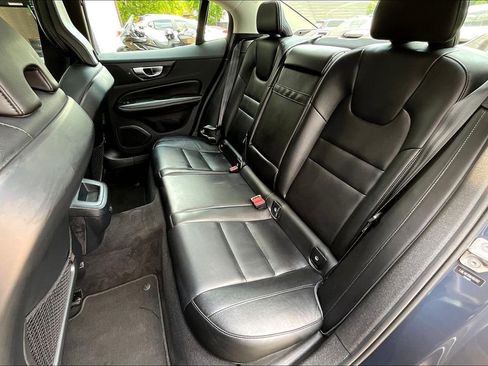 Used 2022 Volvo S60 B5 Momentum w/ Premium Package image 31