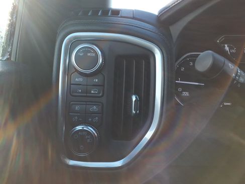 Used 2022 GMC Sierra 1500 Elevation image 17
