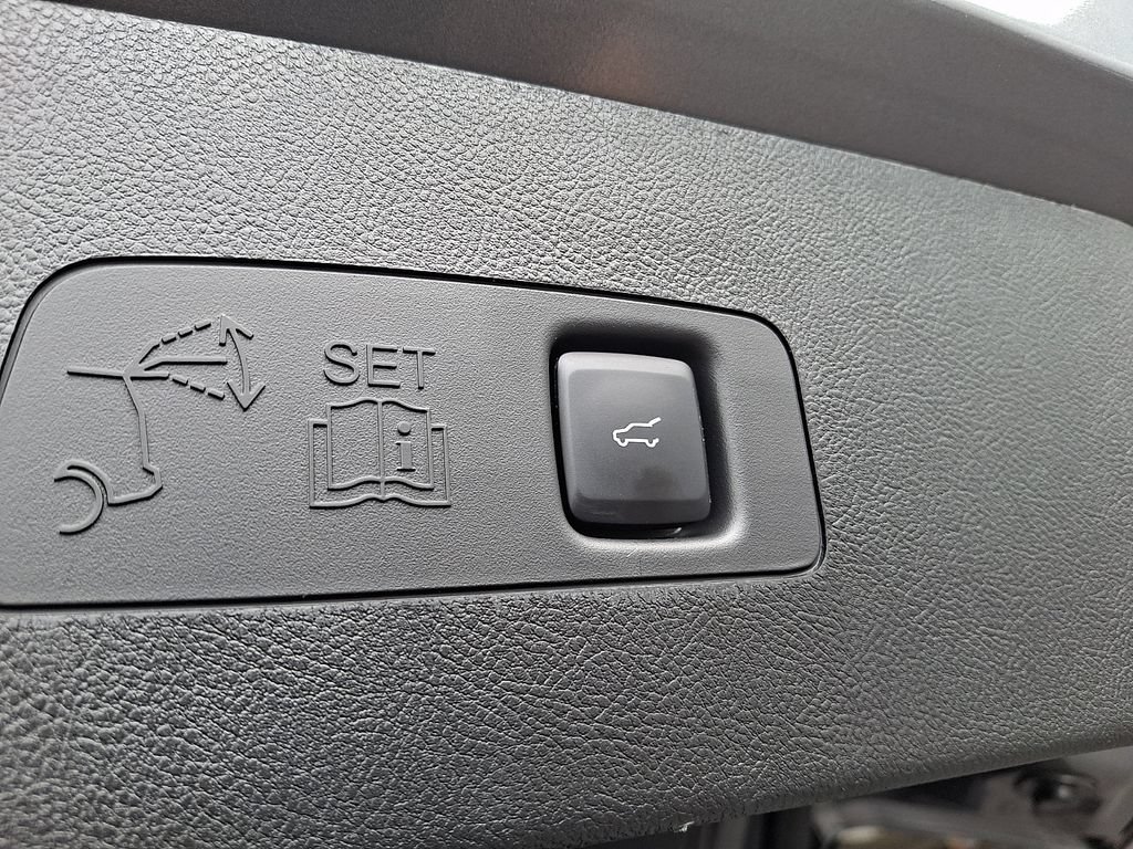 Certified 2024 Lincoln Corsair AWD image 29
