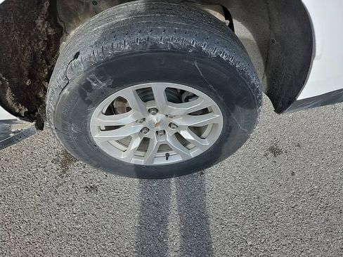 Used 2024 Chevrolet Suburban LT image 12