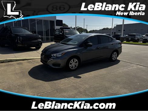 Used 2025 Nissan Versa S w/ Trunk Package FWD image 1