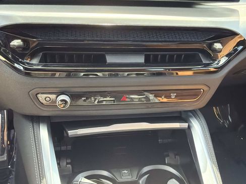 Used 2025 BMW M240i Coupe RWD image 17