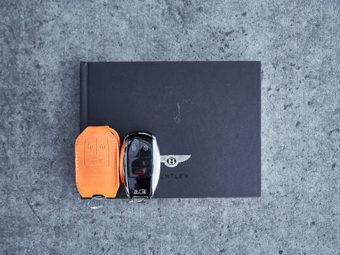 Used 2025 Bentley Bentayga image 83