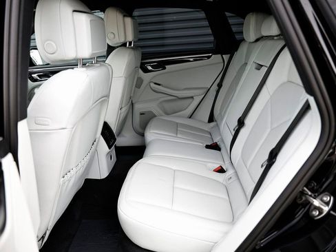 Certified 2026 Porsche Macan AWD/4WD image 30